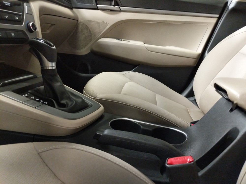 2017 Hyundai Elantra - Center Console/Cup Holders
