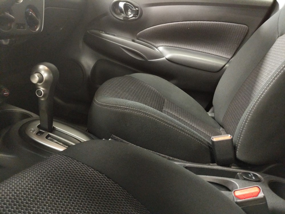 2017 Nissan Versa - Center Console/Cup Holders