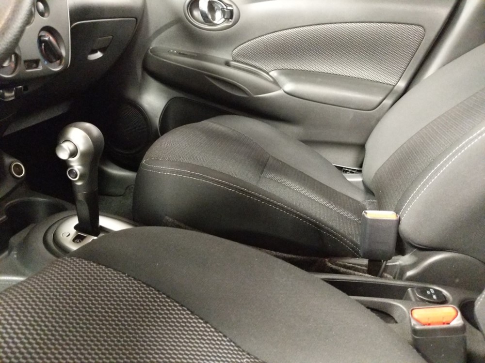 2017 Nissan Versa - Center Console/Cup Holders