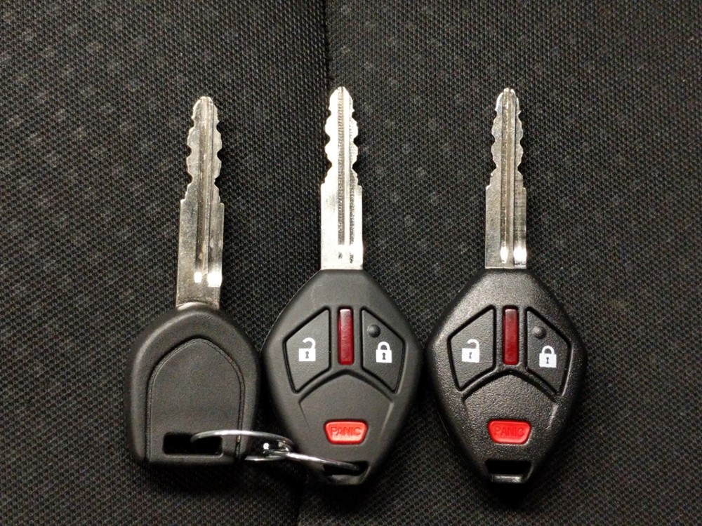 2015 Mitsubishi Outlander - Keys