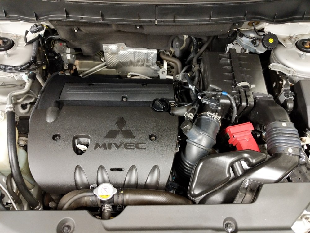 2015 Mitsubishi Outlander - Engine