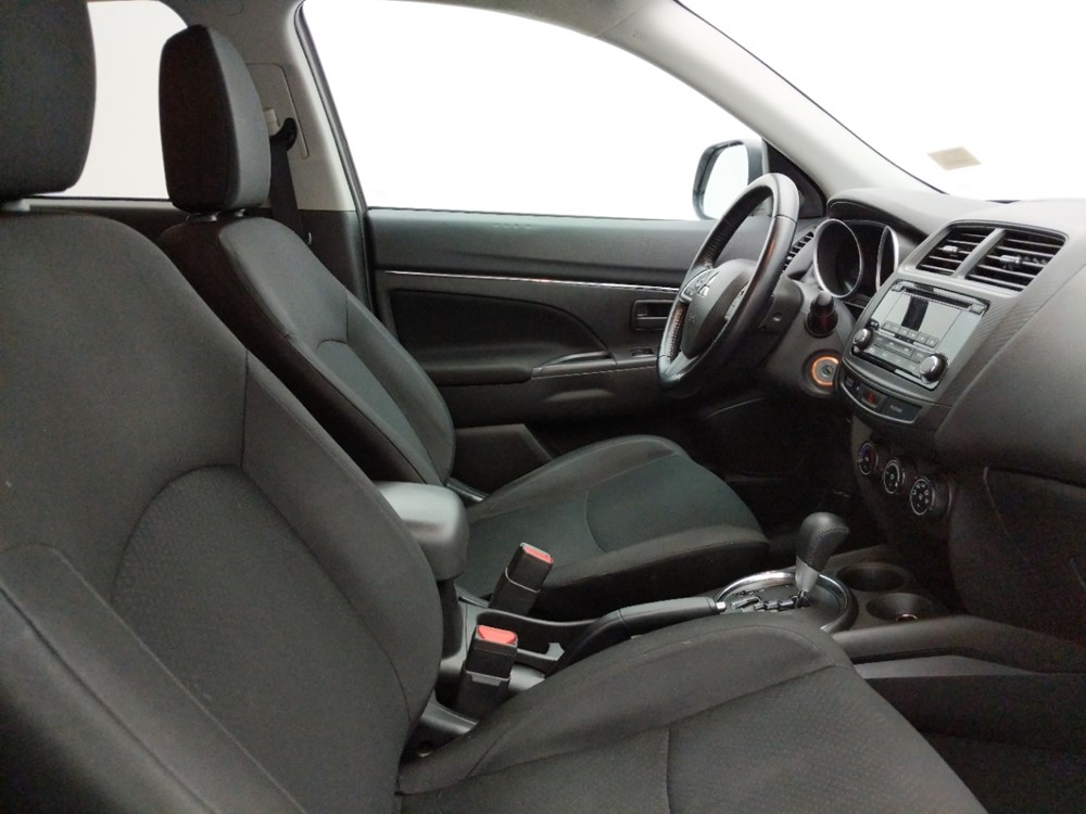 2015 Mitsubishi Outlander - Passenger Front Seat