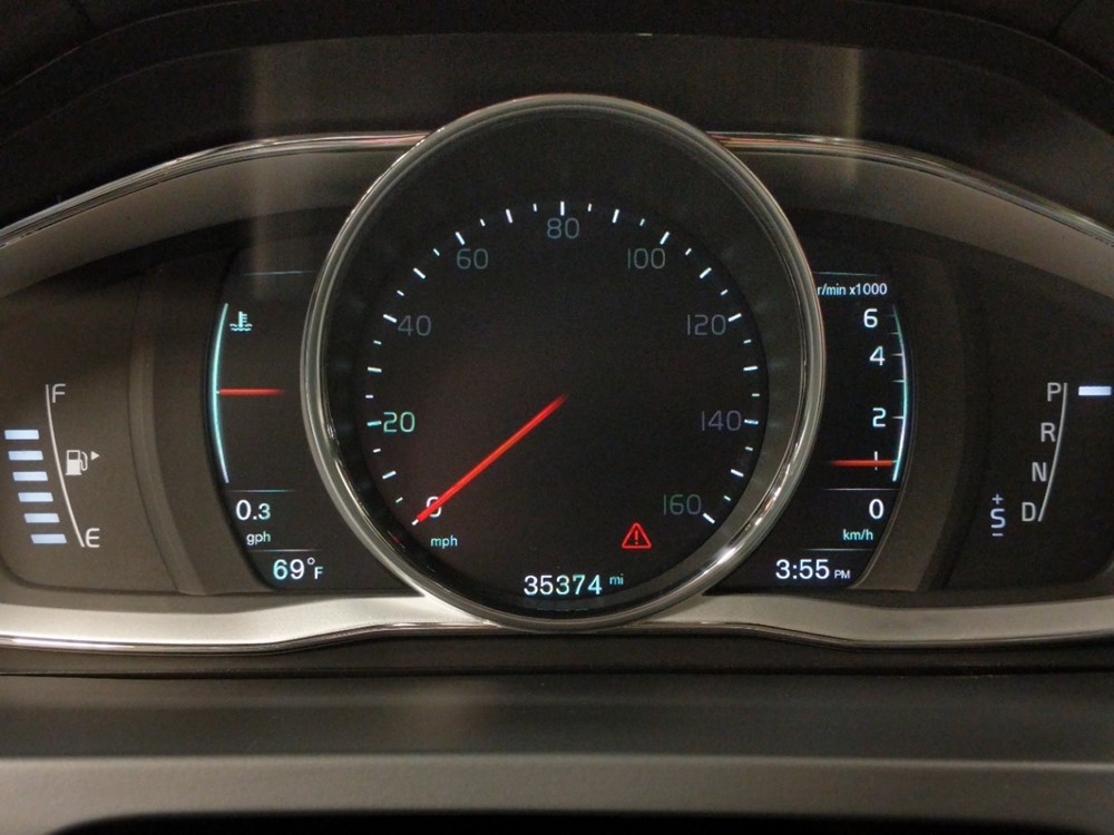 2017 Volvo V60 - Odometer Close Up