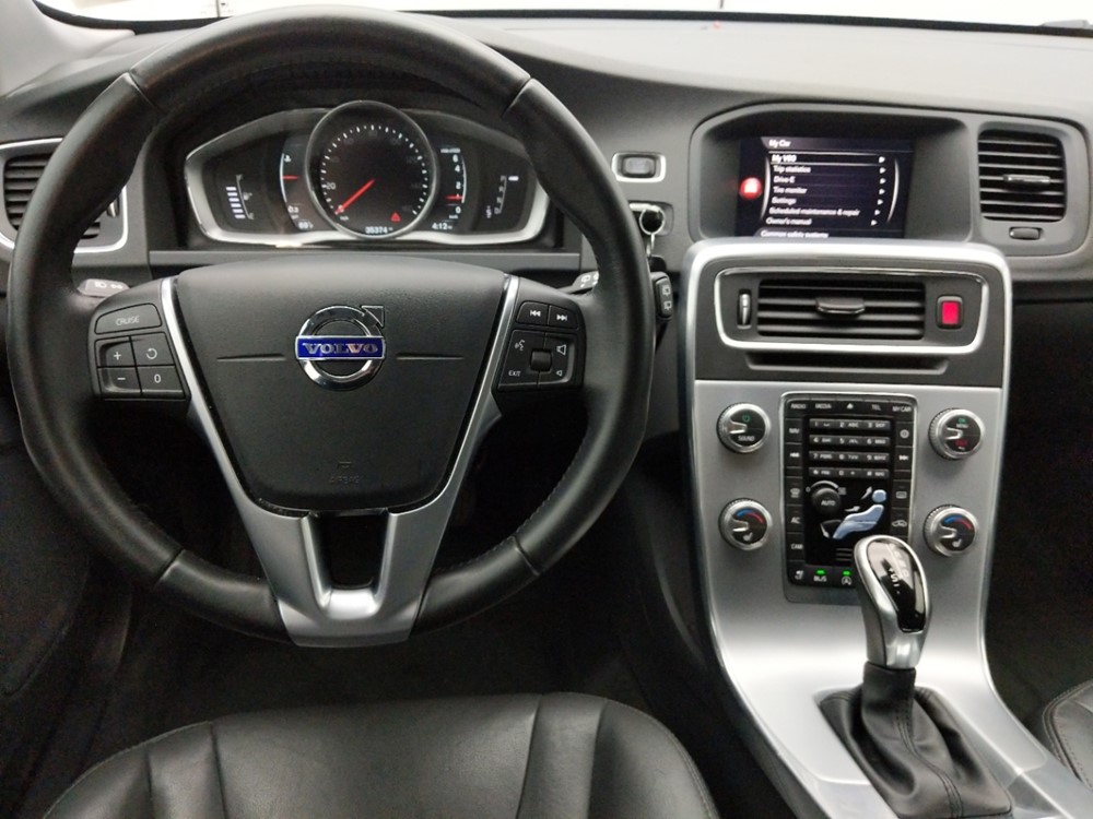 2017 Volvo V60 - Driver Dash