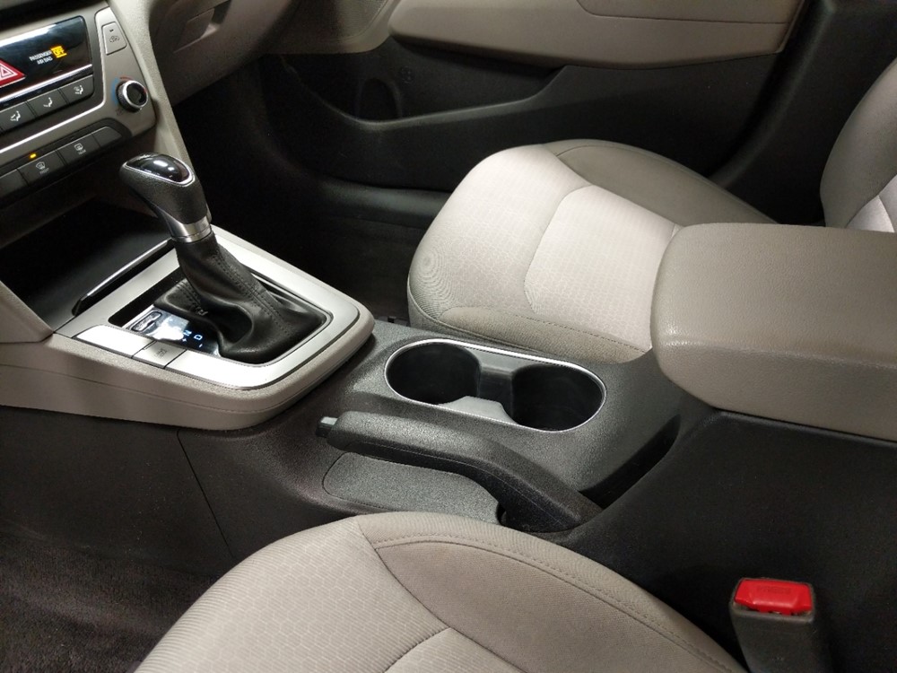2017 Hyundai Elantra - Center Console/Cup Holders
