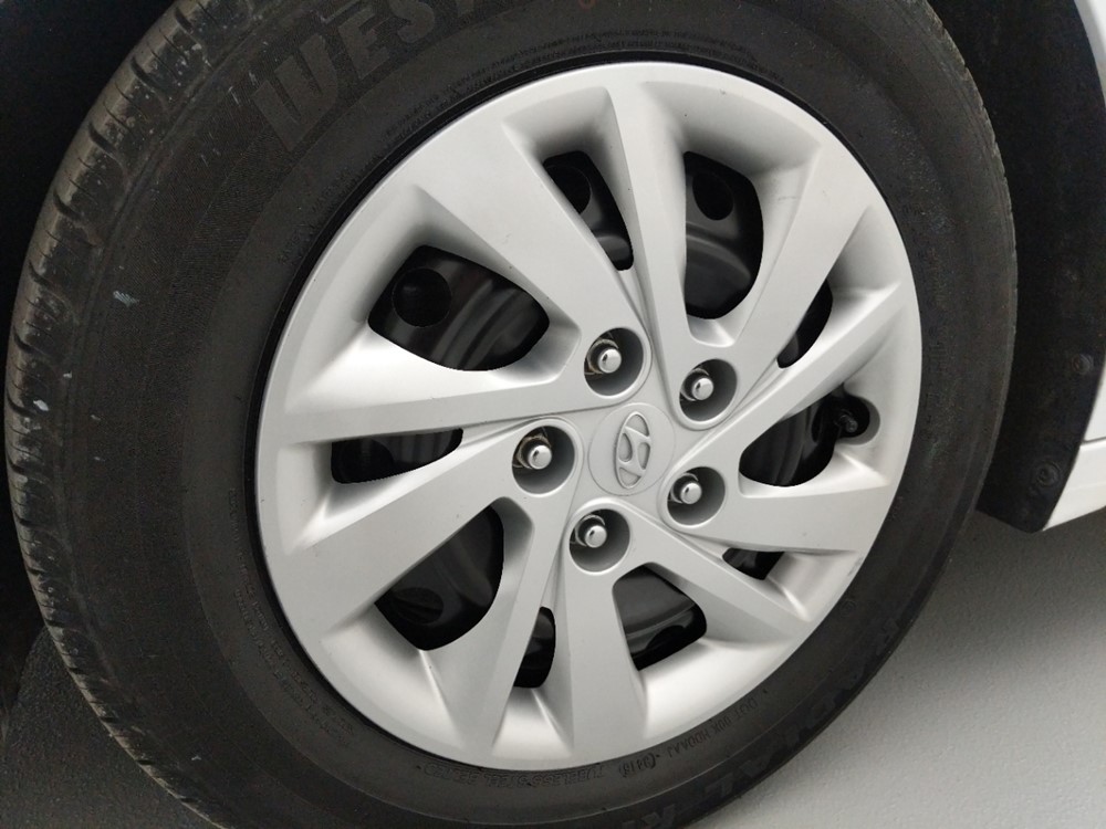 2017 Hyundai Elantra - Wheel
