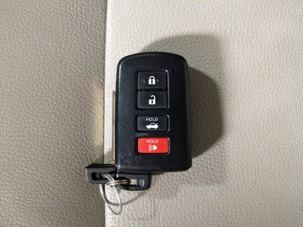 2016 Toyota Avalon - Keys