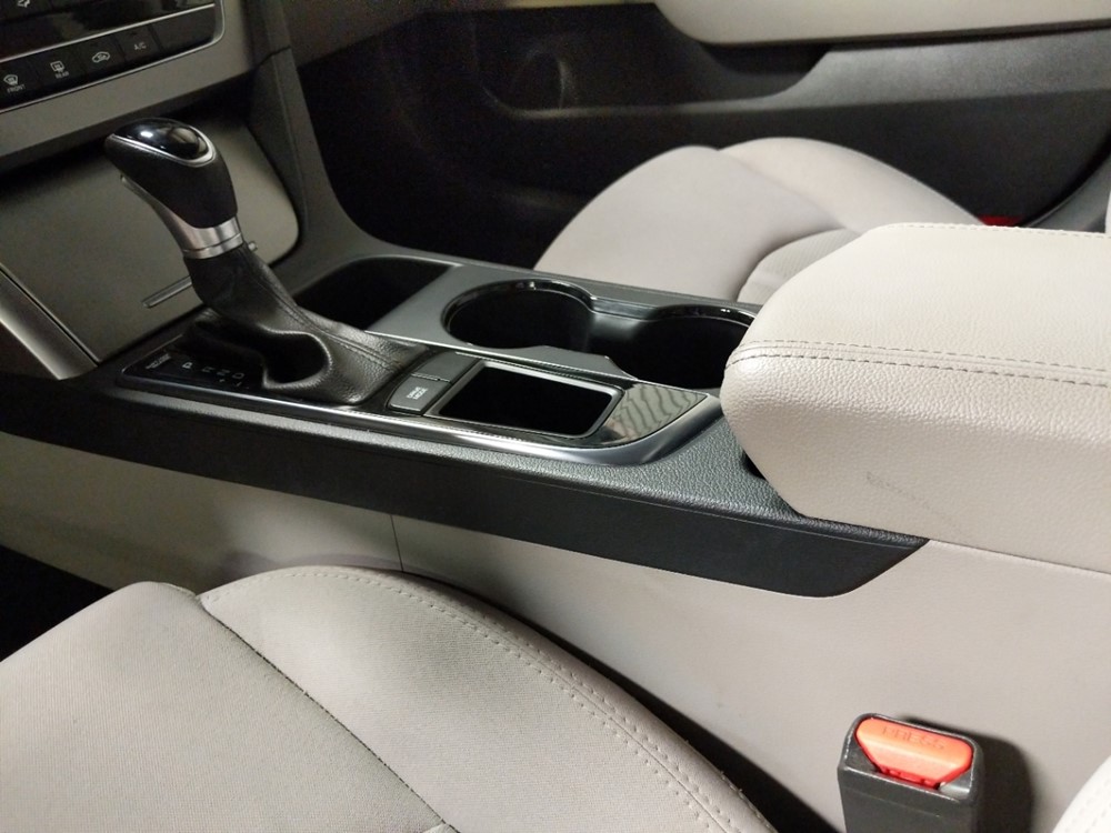 2017 Hyundai Sonata - Center Console/Cup Holders
