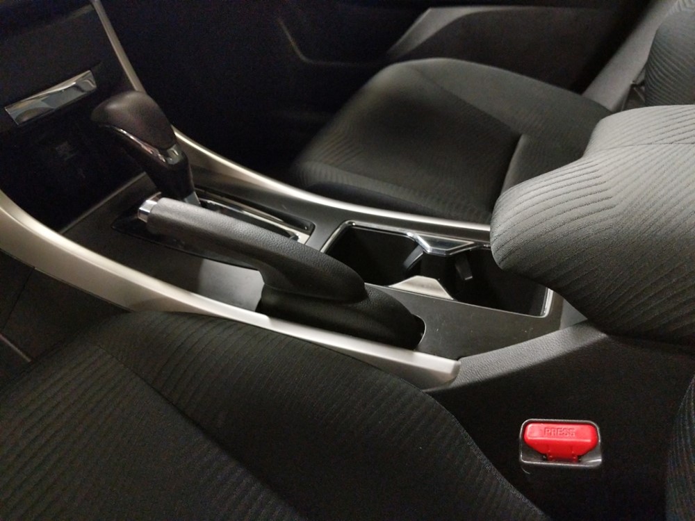 2015 Honda Accord - Center Console/Cup Holders