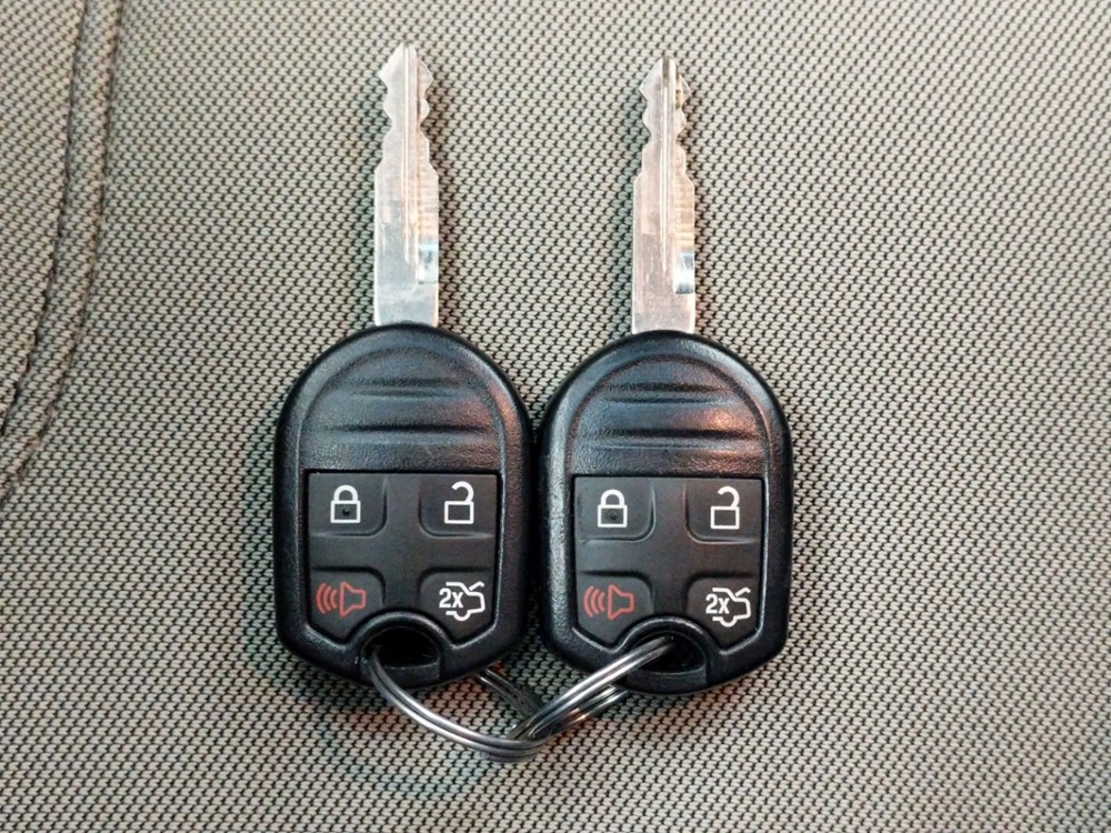 2015 Ford Taurus - Keys