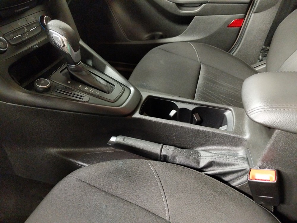 2017 Ford Focus - Center Console/Cup Holders