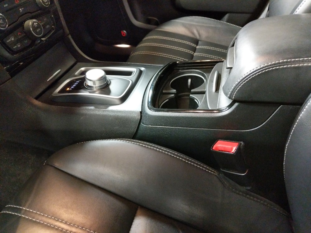 2015 Chrysler 300 - Center Console/Cup Holders