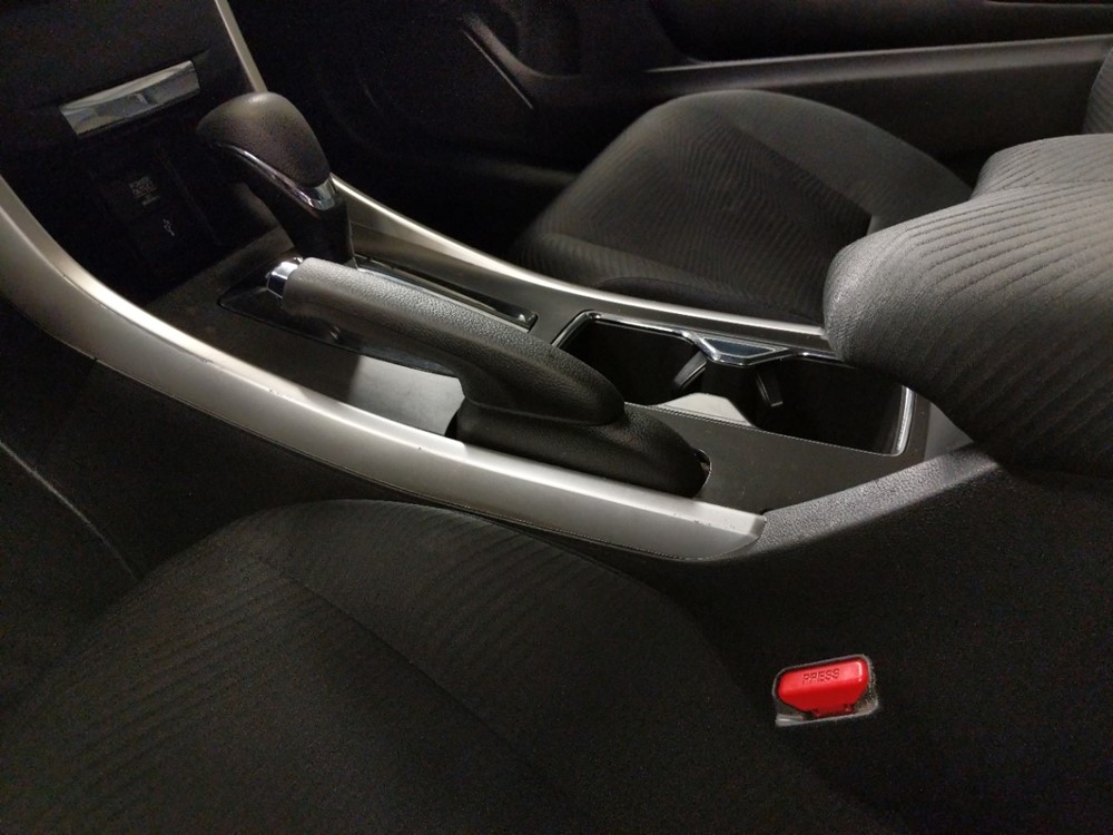 2015 Honda Accord - Center Console/Cup Holders