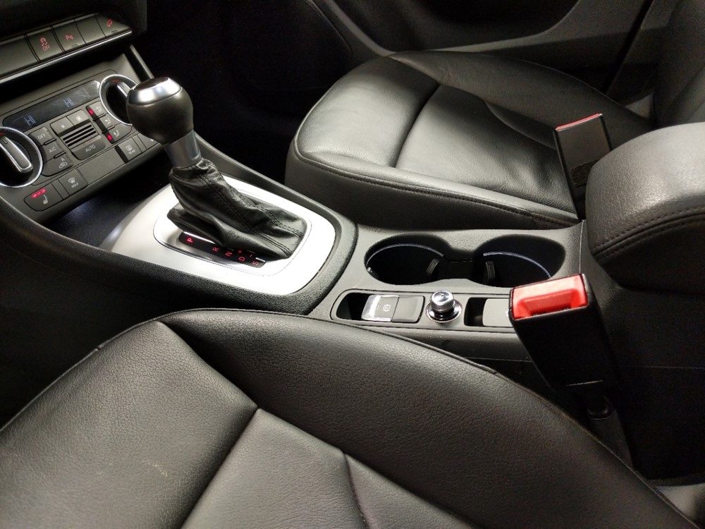 2017 Audi Q3 - Center Console/Cup Holders