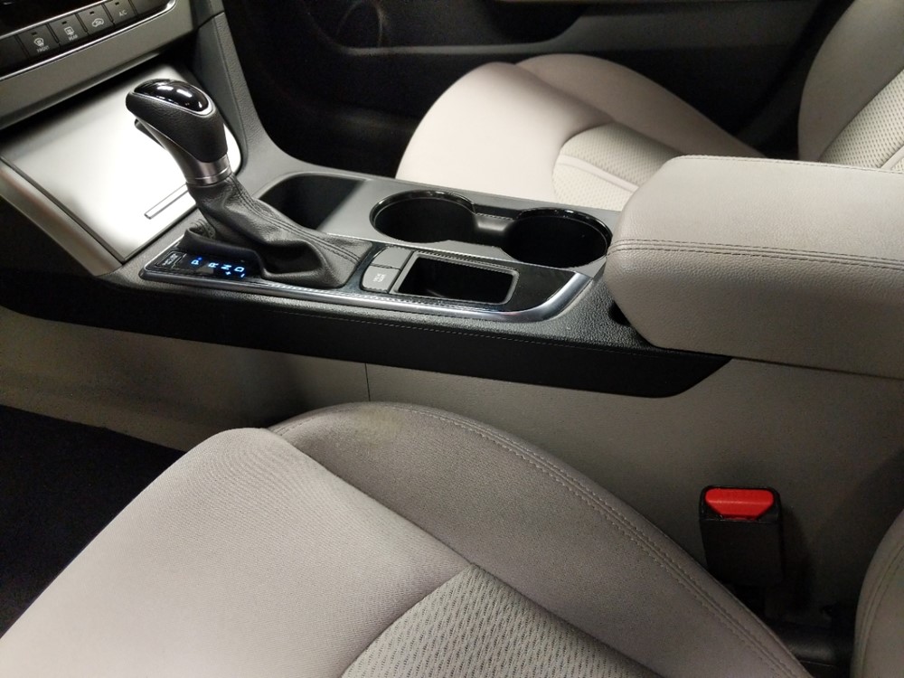 2017 Hyundai Sonata - Center Console/Cup Holders