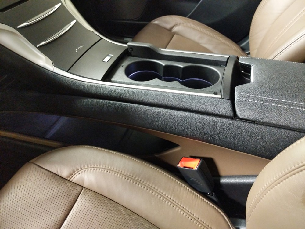 2016 Lincoln MKZ - Center Console/Cup Holders
