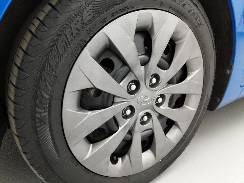 2017 Hyundai Elantra - Wheel