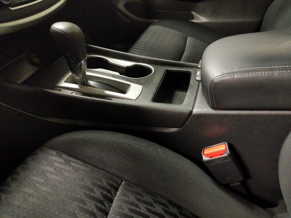 2017 Nissan Altima - Center Console/Cup Holders