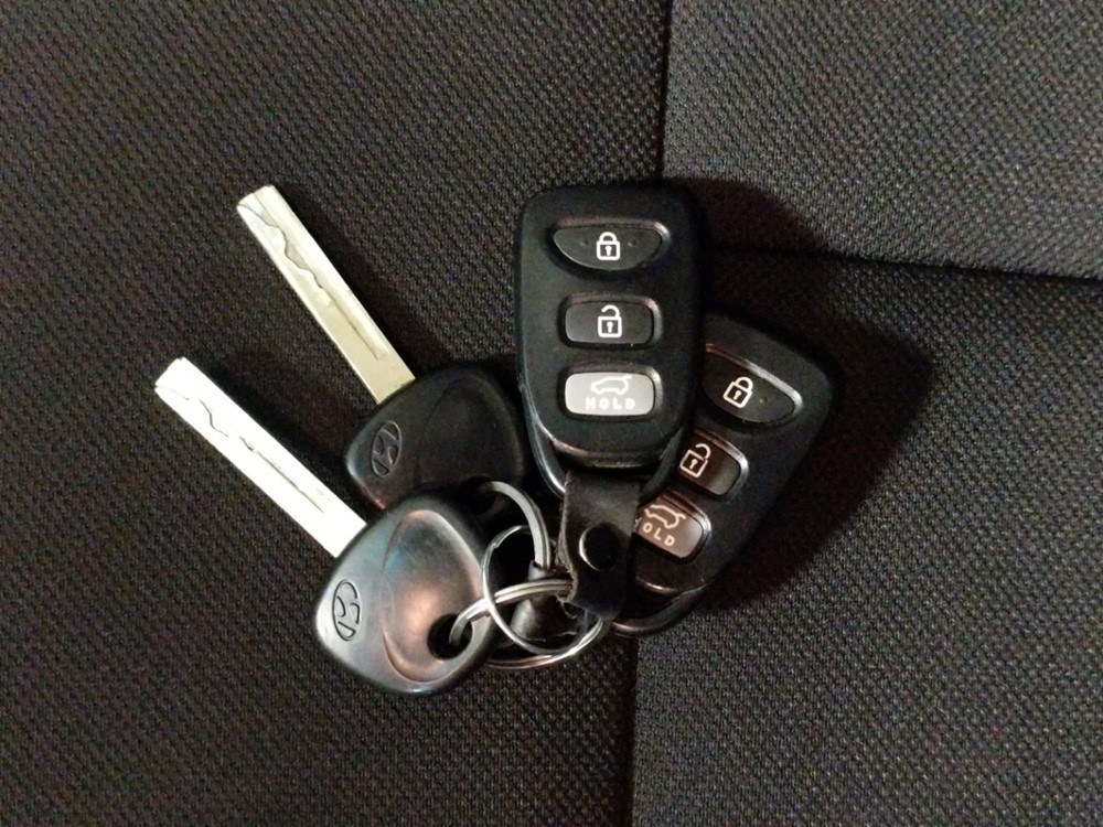 2016 Hyundai Veloster - Keys