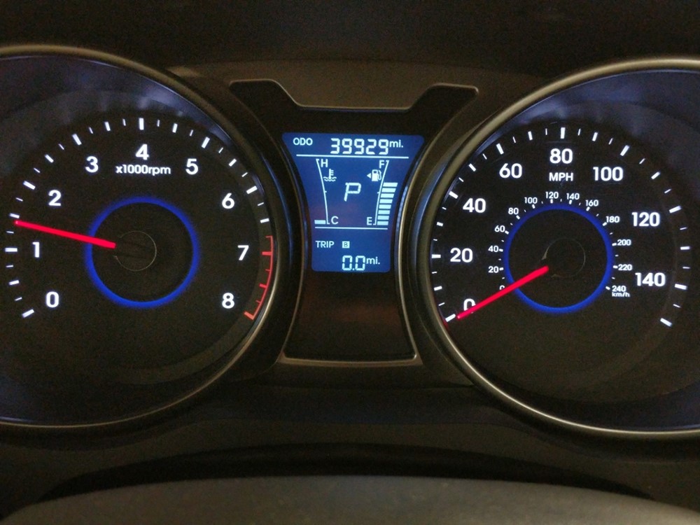 2016 Hyundai Veloster - Odometer Close Up