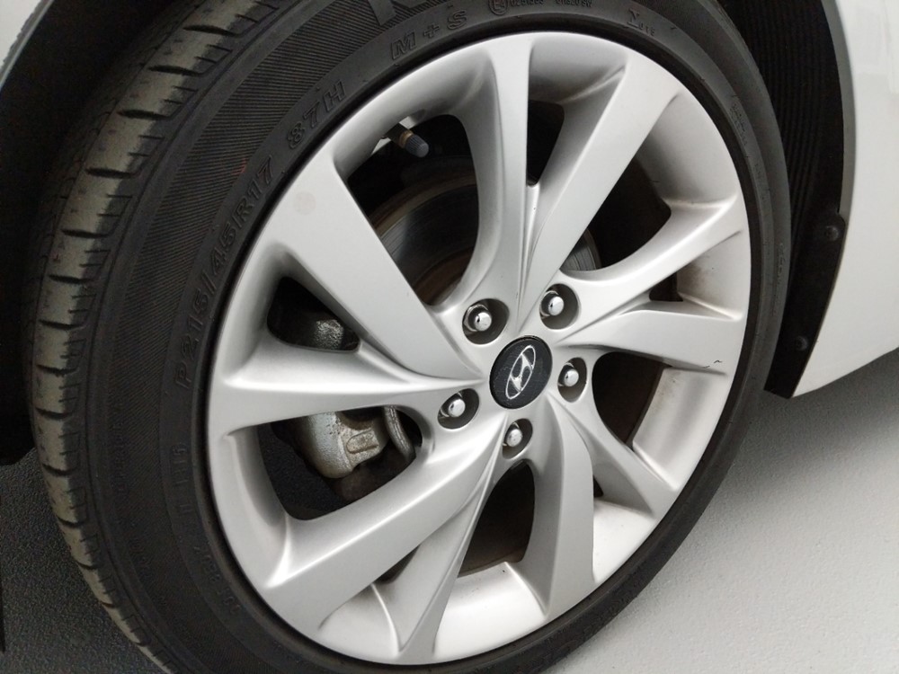 2016 Hyundai Veloster - Wheel