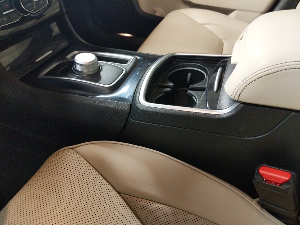 2018 Chrysler 300 - Center Console/Cup Holders