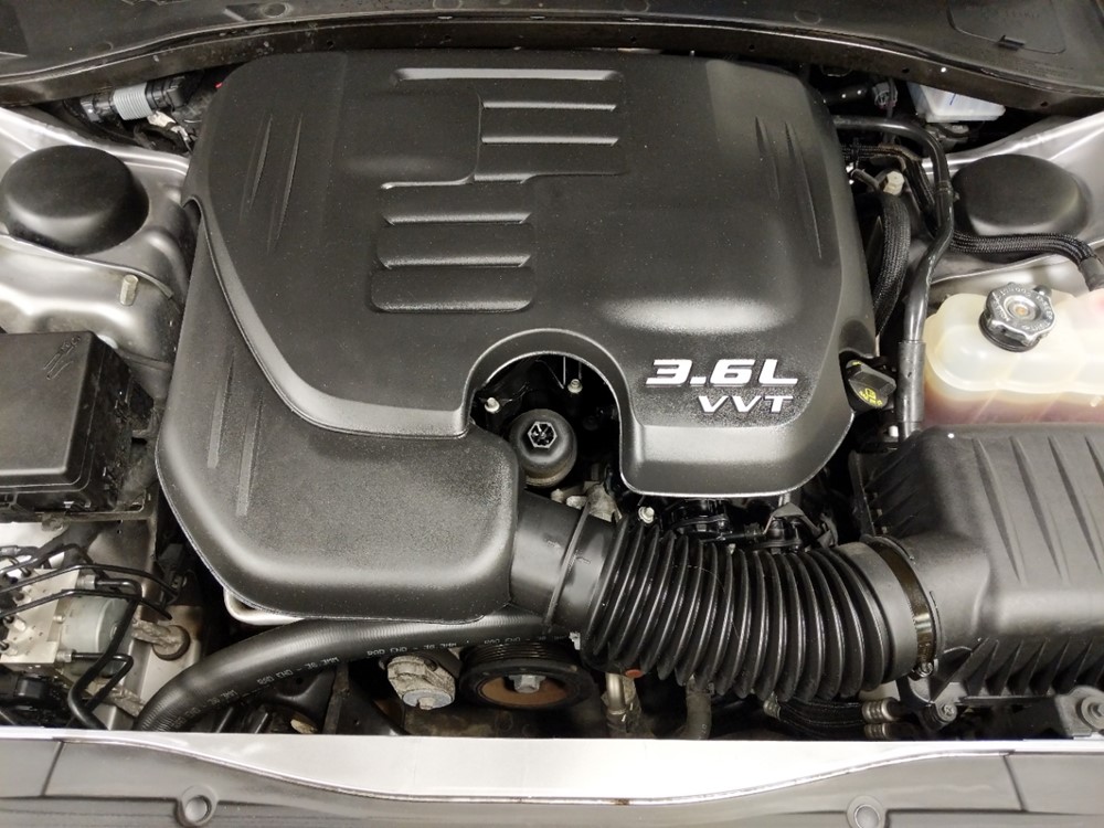 2018 Chrysler 300 - Engine