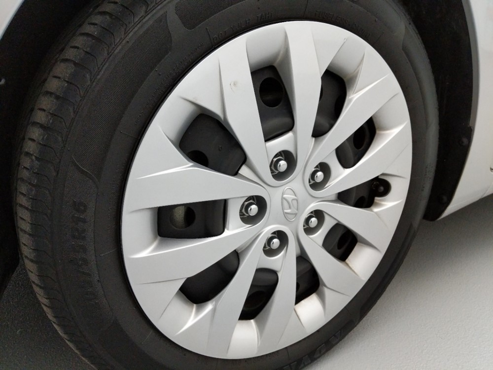 2017 Hyundai Elantra - Wheel