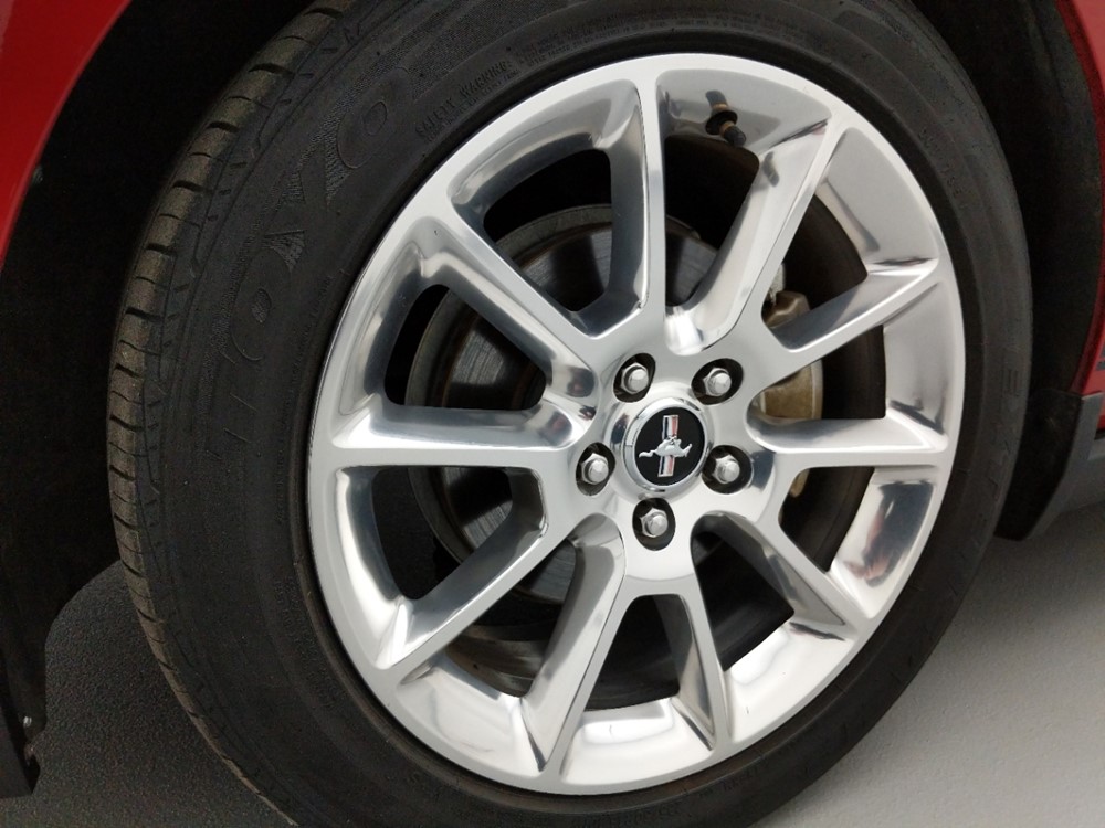 2010 Ford Mustang - Wheel