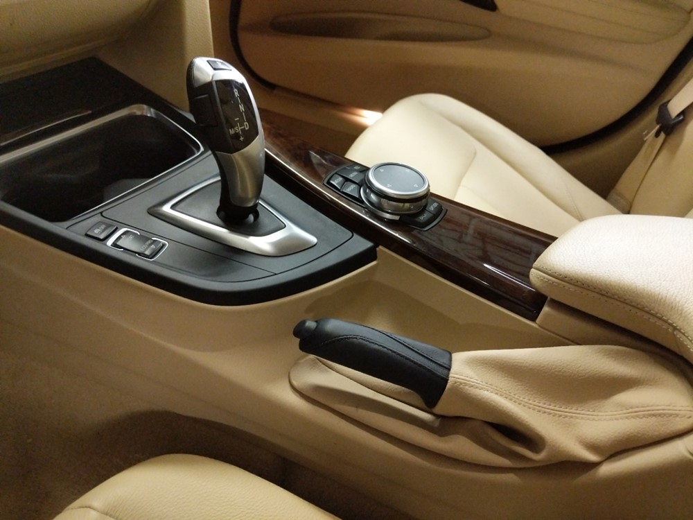 2015 BMW 328i - Center Console/Cup Holders
