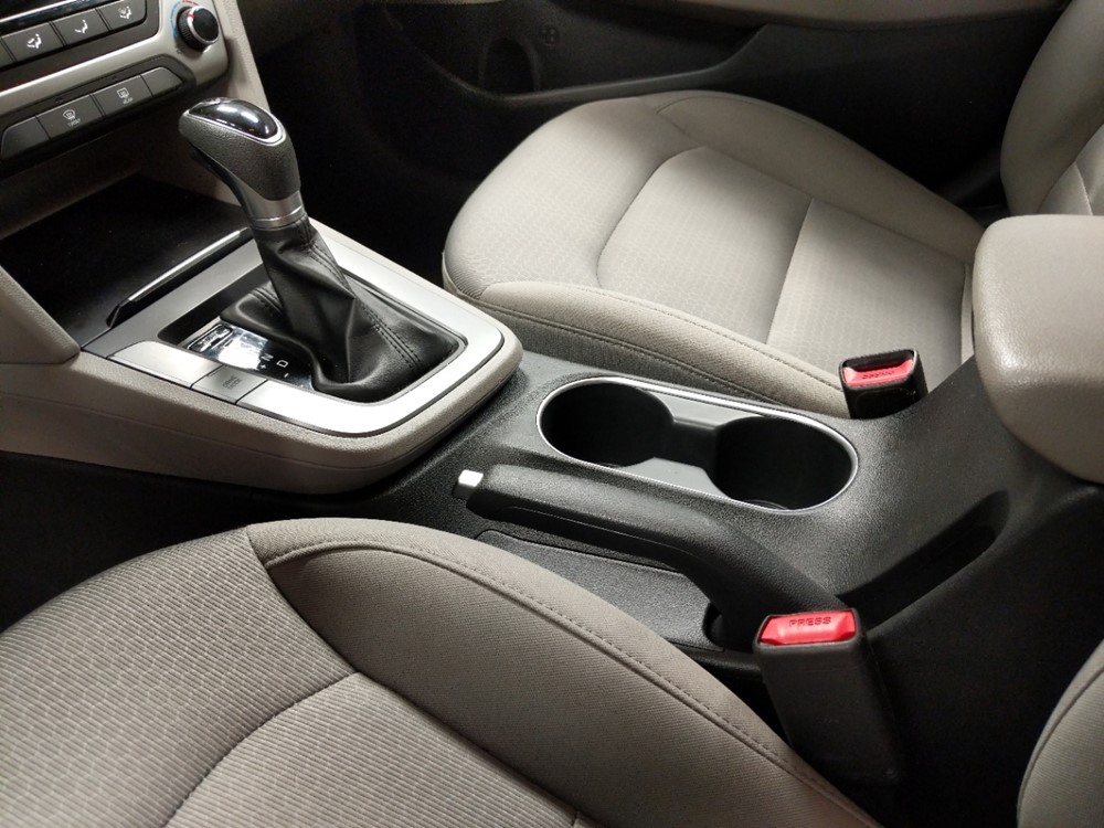 2018 Hyundai Elantra - Center Console/Cup Holders