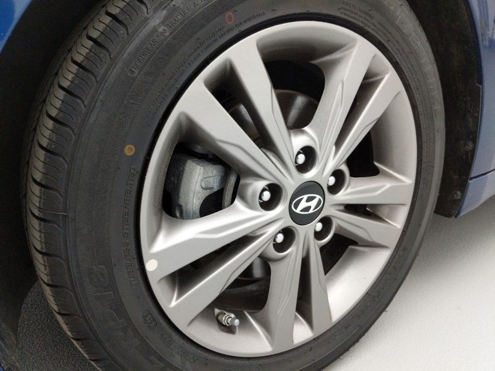 2018 Hyundai Elantra - Wheel