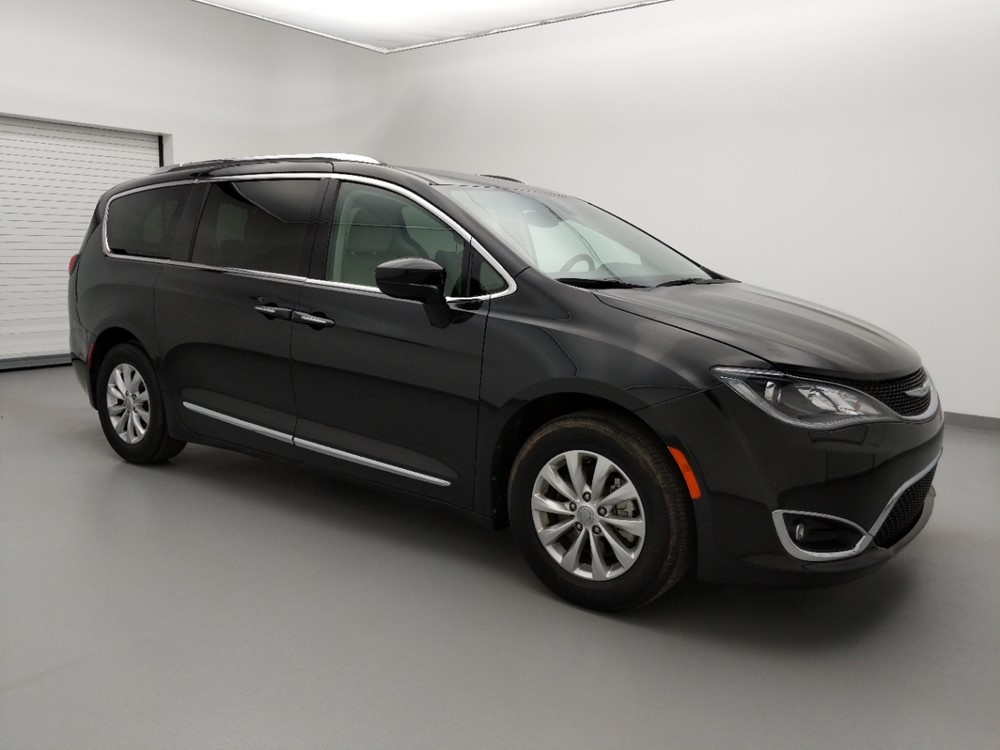 2018 Chrysler Pacifica - Passenger Front Side