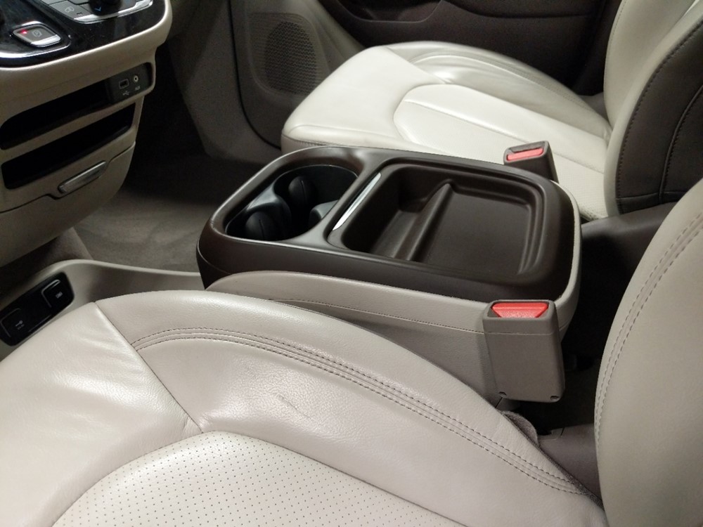 2018 Chrysler Pacifica - Center Console/Cup Holders