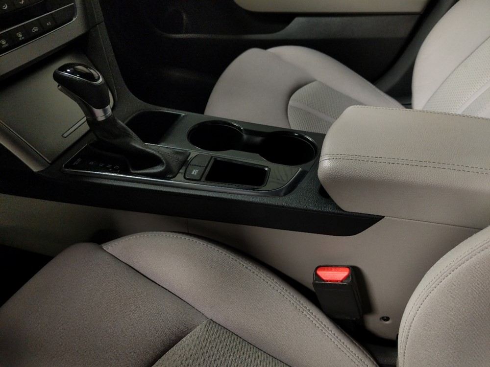 2017 Hyundai Sonata - Center Console/Cup Holders