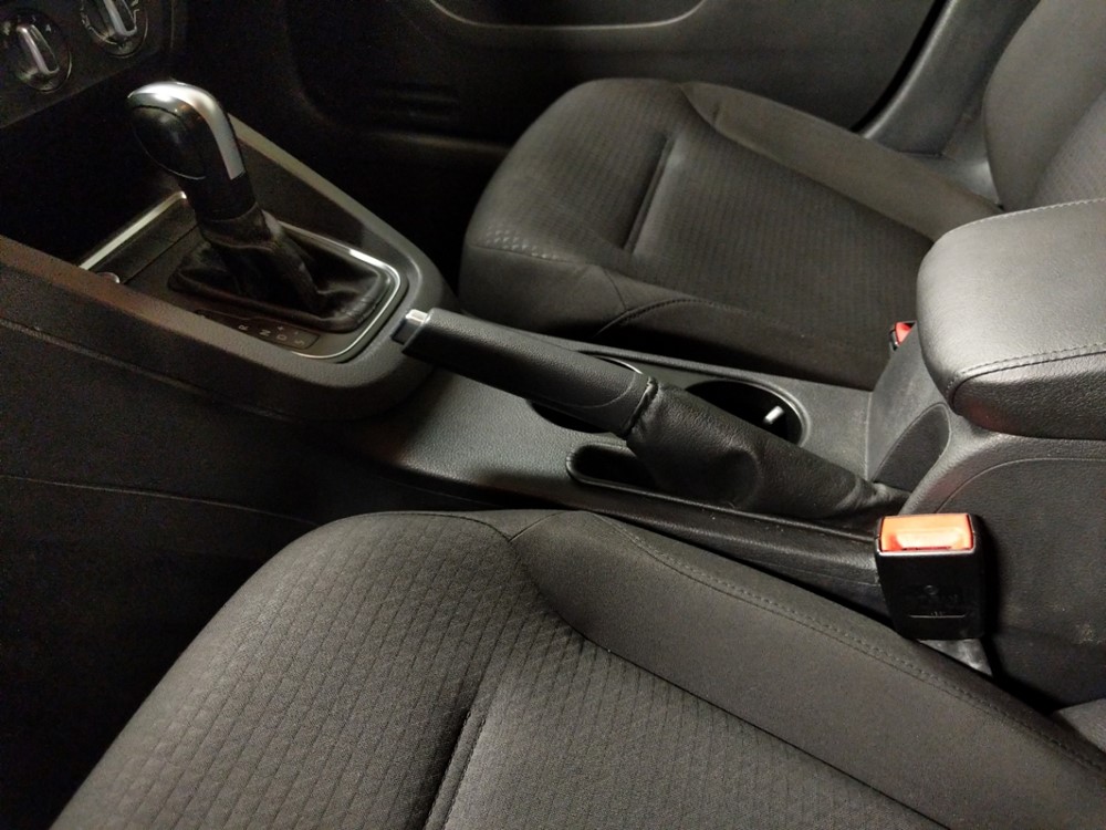 2015 Volkswagen Jetta - Center Console/Cup Holders