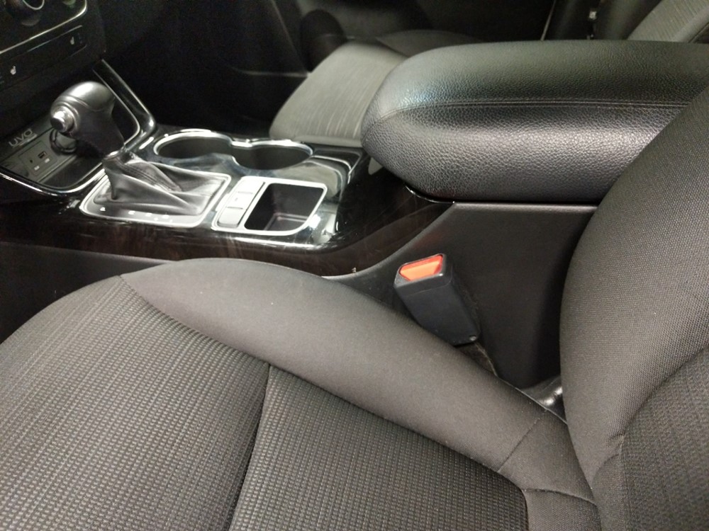 2014 Kia Sorento - Center Console/Cup Holders