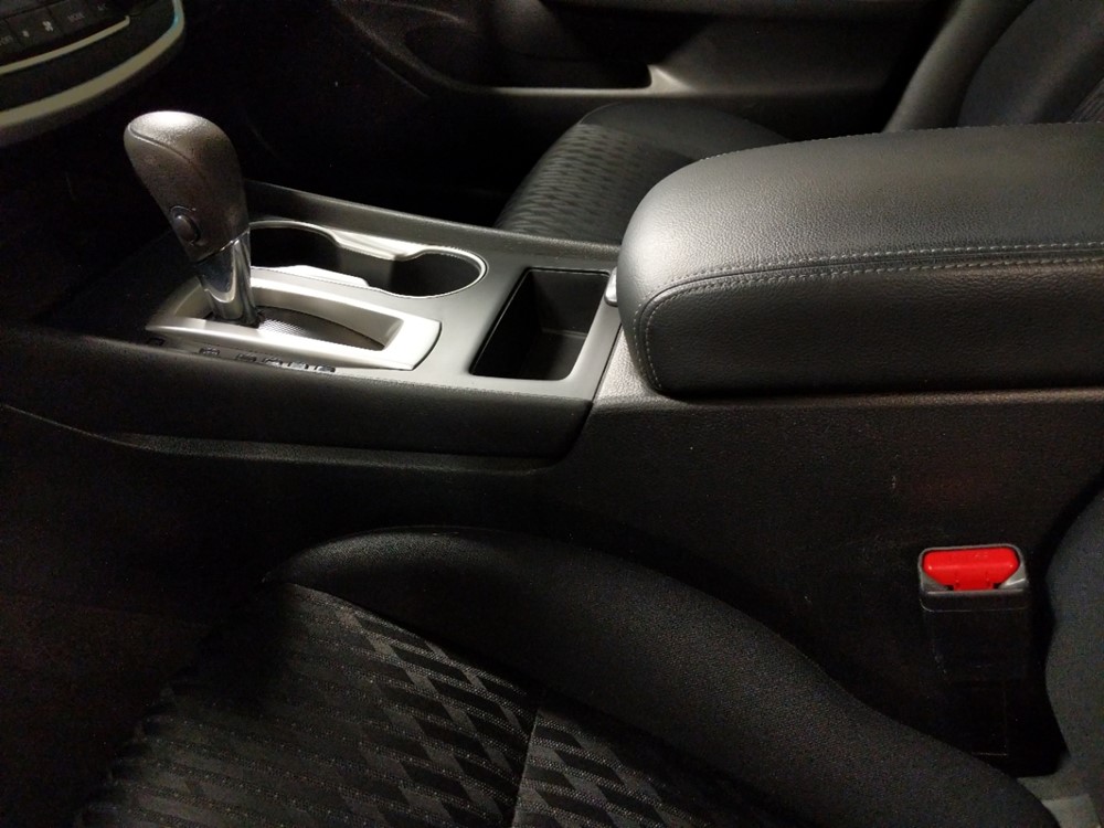 2017 Nissan Altima - Center Console/Cup Holders