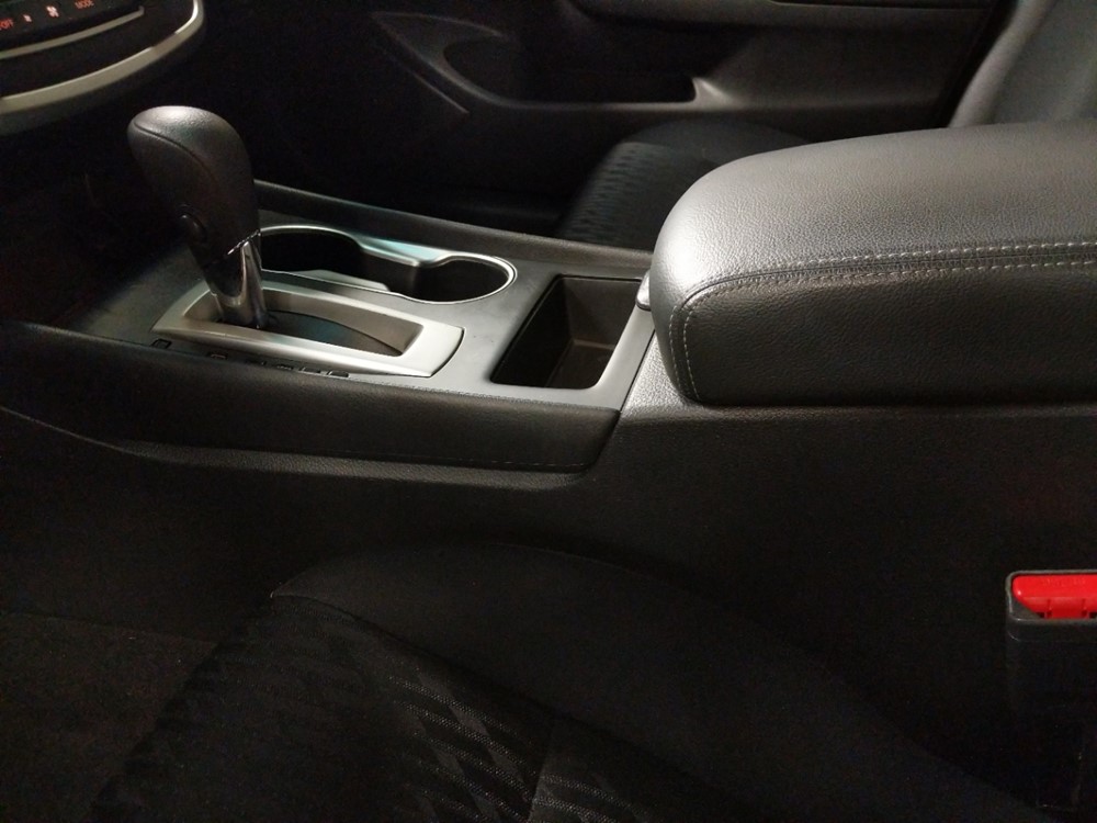 2017 Nissan Altima - Center Console/Cup Holders