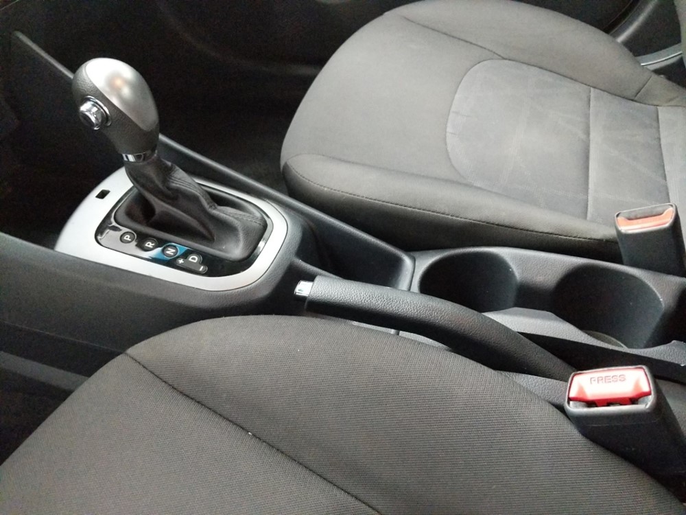 2016 Kia Rio - Center Console/Cup Holders