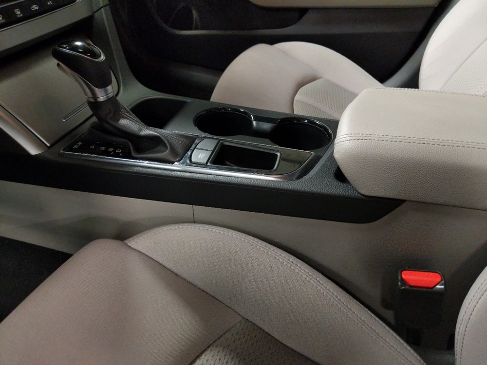 2017 Hyundai Sonata - Center Console/Cup Holders