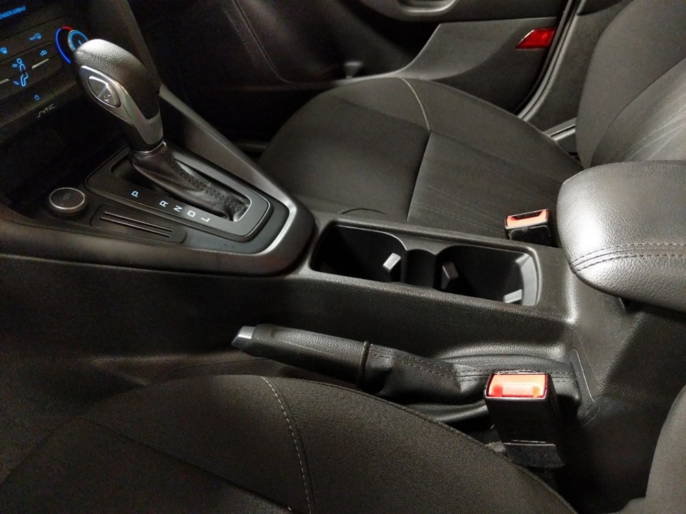 2017 Ford Focus - Center Console/Cup Holders