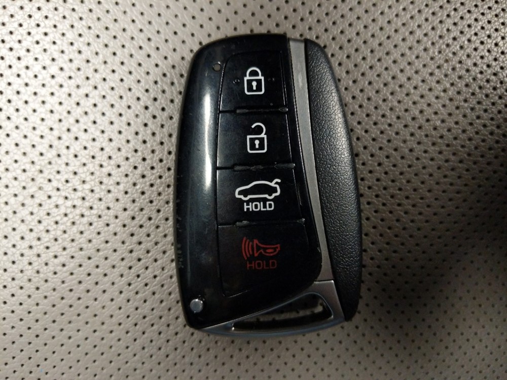 2015 Hyundai Genesis - Keys