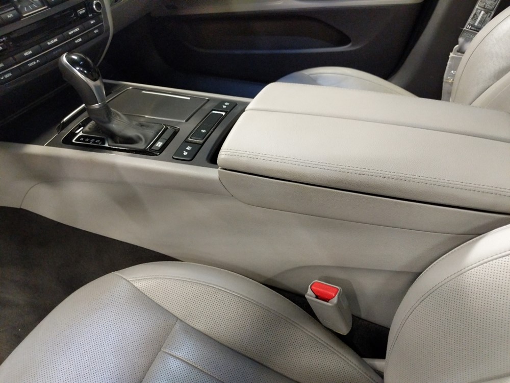 2015 Hyundai Genesis - Center Console/Cup Holders