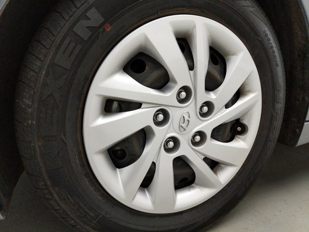 2017 Hyundai Elantra - Wheel