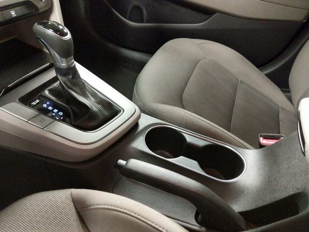 2017 Hyundai Elantra - Center Console/Cup Holders