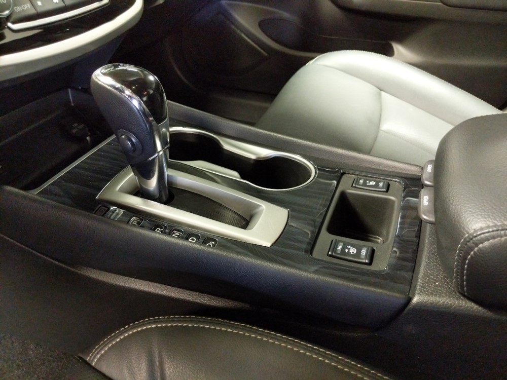 2018 Nissan Altima - Center Console/Cup Holders