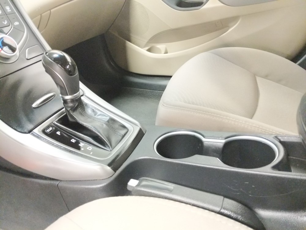 2016 Hyundai Elantra - Center Console/Cup Holders