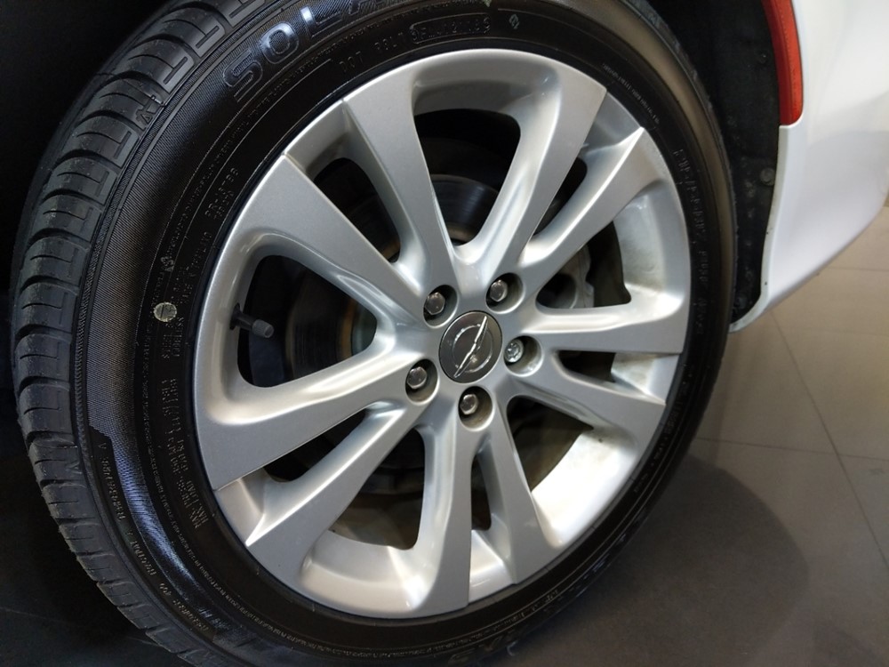2015 Chrysler 200 - Wheel