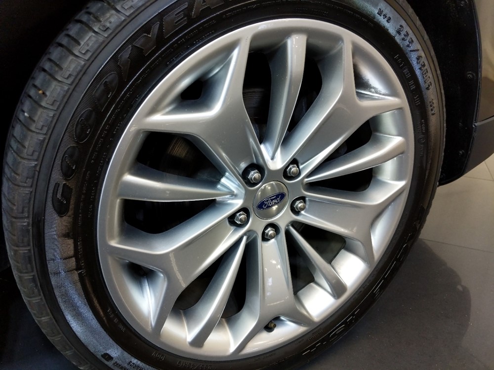 2017 Ford Taurus - Wheel